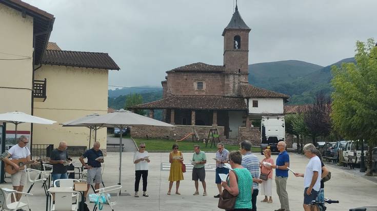 Baztan Kantuz eginen dute igande honetan Elbeten