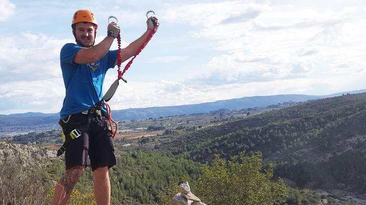 Viking Open Canyon taldearekin batera, zirkulu polar artikoko arroiletan bide berriak irekitzen dabil Xabi Mendikoa