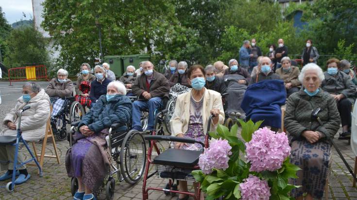 Berako San Jose Zahar Etxe berrituaren 25. urteurrena ospatu dute gaur