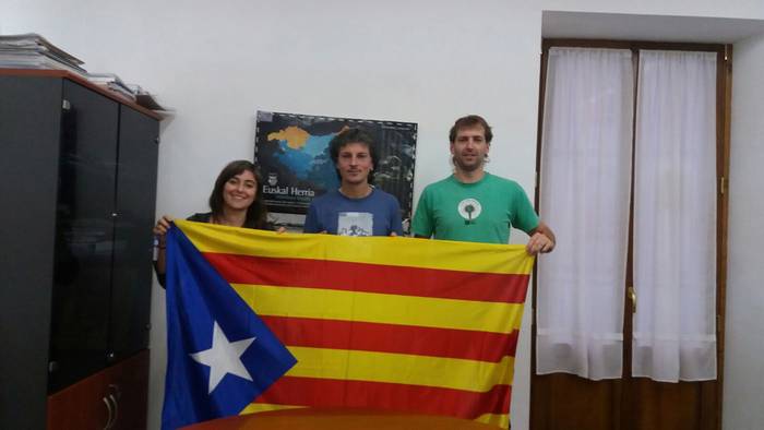 Baztango udal hautetsiak Kataluniako erreferenduma babesteko Udalbiltzaren ordezkaritzan egon dira 