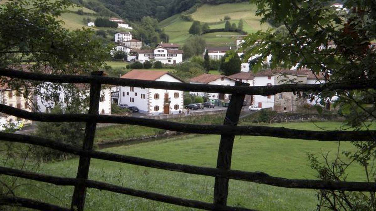 Beharrean daudenei laguntzeko diru bilketa egiten ari dira Etxalarren