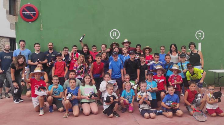 [ARGAZKIAK] Narbarteko frontenis txapelketako finalak jokatu dituzte igandean