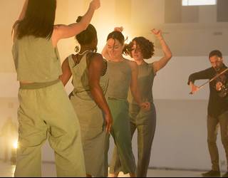 'EzBerdin Berdinak' ikuskizunerako sarrera bikoitza