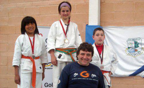 Hiru domina eskuratu dituzte Errekako judokek Kirol Jolasetan