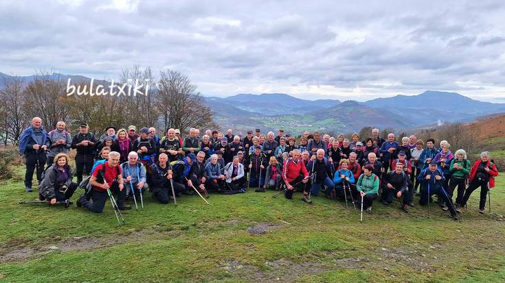 Sunbillako mendietan ibili dira Arkupeak elkarteko 90 mendizale