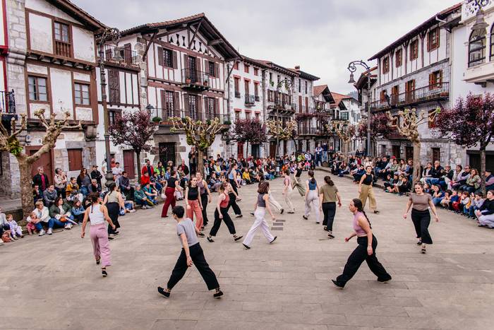 Tantirudantza helduen emanaldia izanen dute larunbatean Lesakan