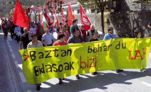 Baztan-Bidasoak bizi behar duela eskatu du LABek karriketan