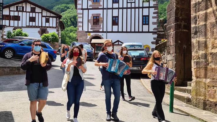 Gasnarik gabe ere, feria asteburu arrakastatsua izan dute Etxalarren