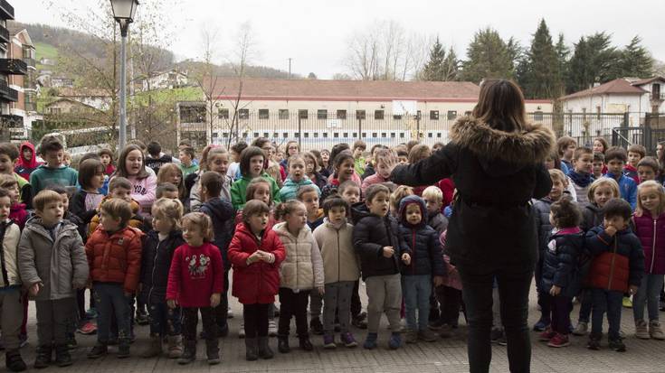 Hartutako neurriak berrikusteko eskatuz sinadura bilketa abiatu du Berako Ricardo Baroja eskolako irakasle talde batek