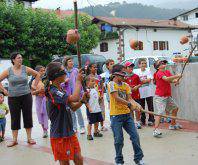 Haurrak izan ziren protagonista Sunbillako Santiburtzio bestetako asteartean