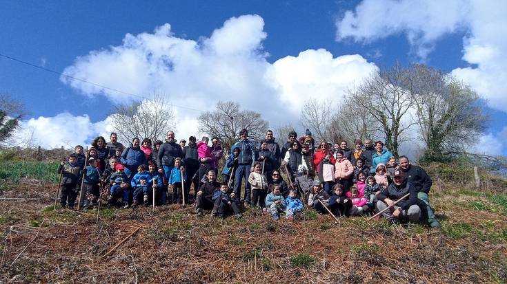 Zuhaitzaren Eguna ospatu dute Elizondoko eskolako haurrek