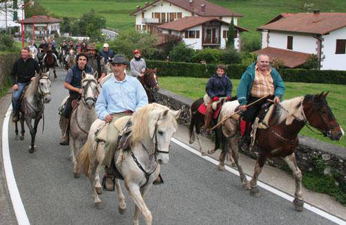 71 zaldunek itzulia egin dute herrian barna
