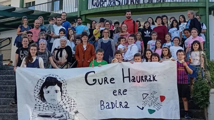 Palestinaren aldeko elkarretaratzeak egiten dituzte ortzegunero Berako Labiaga ikastolan