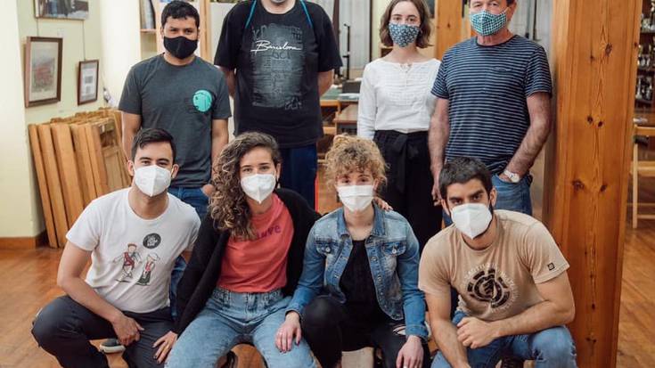 Argazkilaritzaz gehiago ikasteko gogoz gelditu dira Beti Gazteko kideak