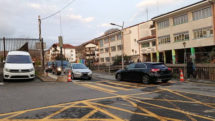 Auto gidari batzuen «jokabide arriskutsuak» salatu ditu Berako Udalak