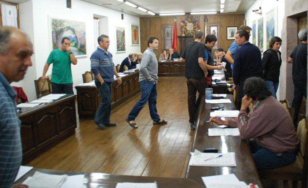 Almandozko harrobia haunditzea onartu du Batzar Nagusiak