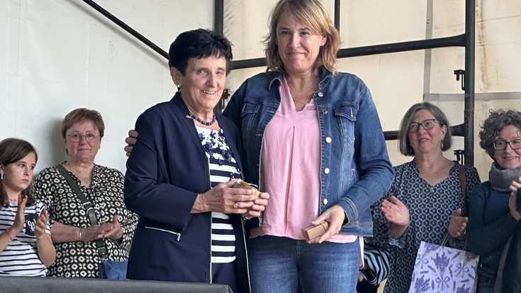 [ARGAZKIAK] Aresoko emakume artzainei omenaldi goxoa egin diete