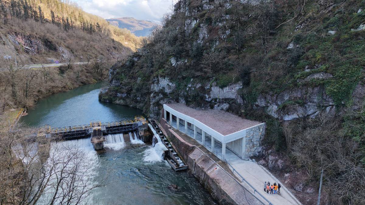 Bidasoko Bide Berdean Doneztebeko babes galeriako obrak akituta, asteburuan ireki dute pasabidea
