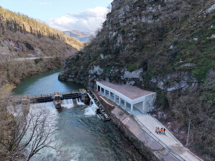 Bidasoko Bide Berdean Doneztebeko babes galeriako obrak akituta, asteburuan ireki dute pasabidea