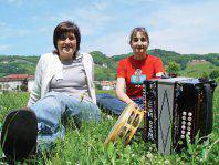 «Hirurehun lagun bilduko gara Elizondon igandeko Nafarroako Trikitixa Egunean»