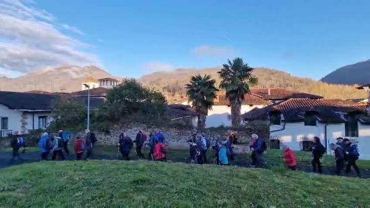[BIDEOA] Malerrekako mendietan ibili dira Arkupeak elkarteko mendizaleak