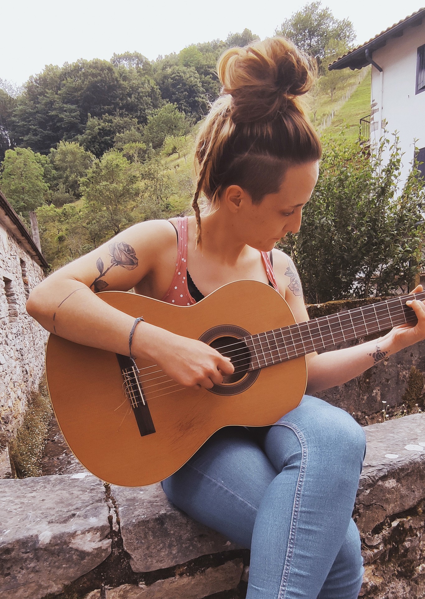 «Errateko zail dena ere kanporatu ahal izan dut musikaren bidez»