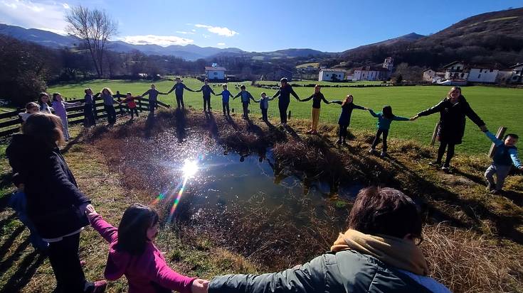 Hezeguneen Nazioarteko Egunari keinua egin diote Amaiurko eskolan