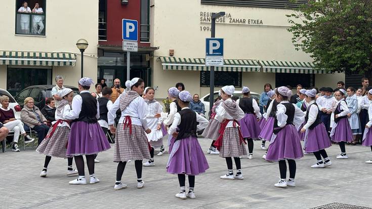 [ARGAZKIAK] Berako Dantzari Ttiki Egunaren 31. edizioa egin dute