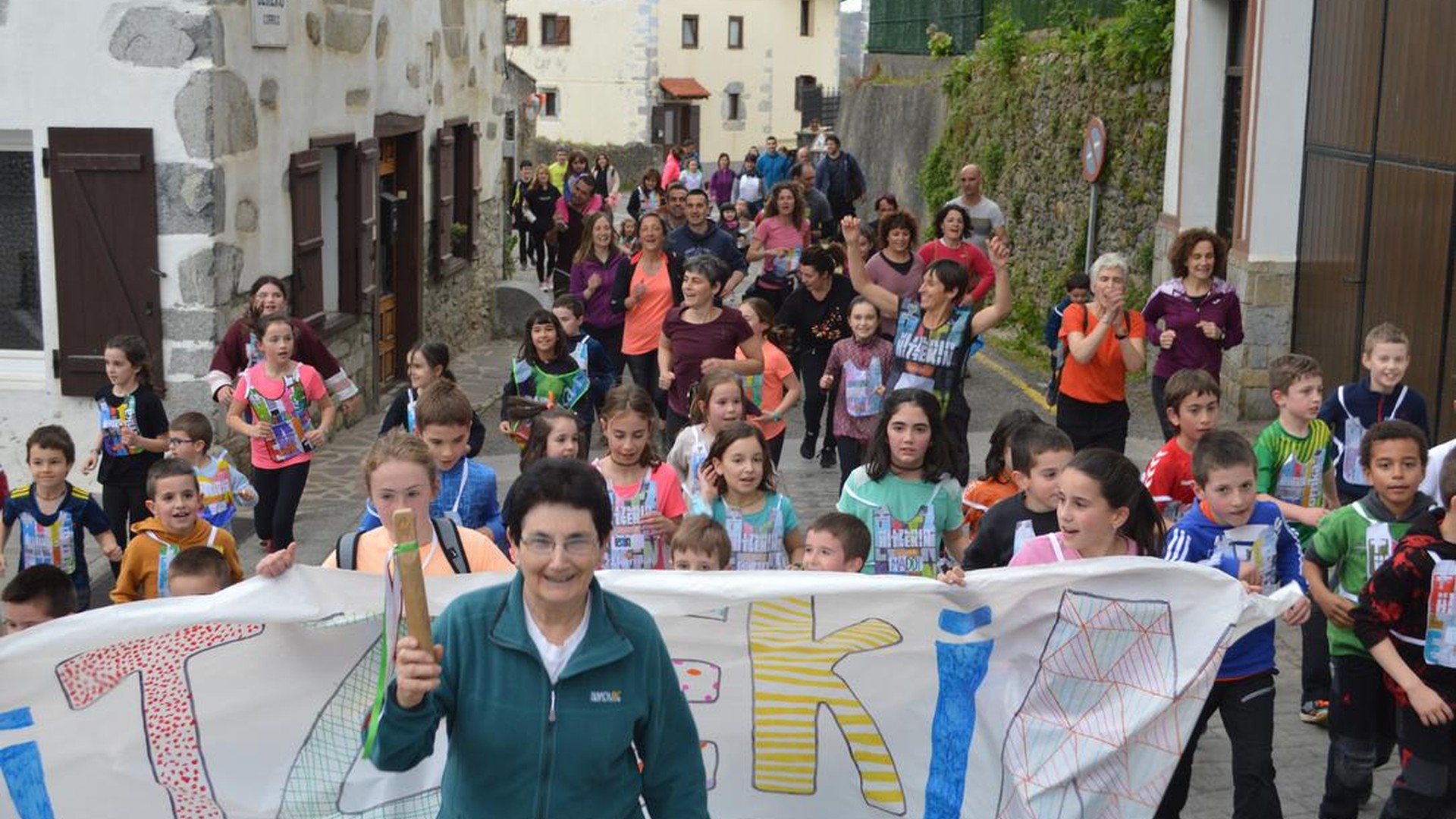 Arantzan ere Korrika Ttiki jendetsua egin dute