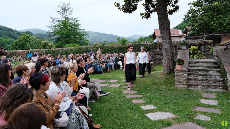 [ARGAZKIAK] Moda desfile dotorea egin dute Iturengo Tresanean