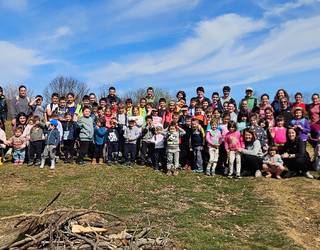 Zuhaitzaren Eguna eta bertze ekimen ugari egin dituzte martxoan Etxalarko Landagain eskolan