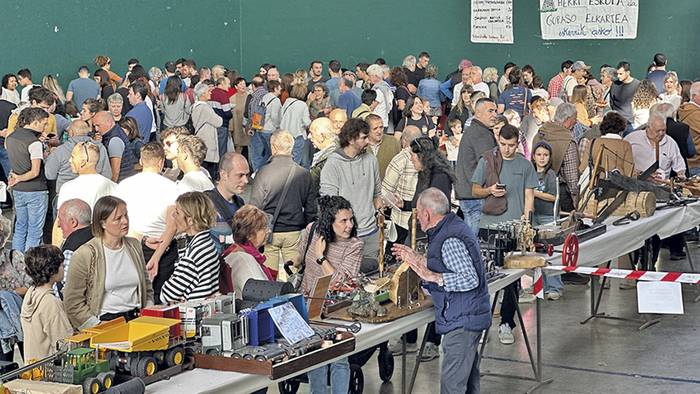 Baserritarren Egunean parte hartzeko gonbita egin die Ekaitza Elkarteak aranztarrei