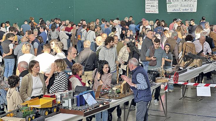 Baserritarren Egunean parte hartzeko gonbita egin die Ekaitza Elkarteak aranztarrei