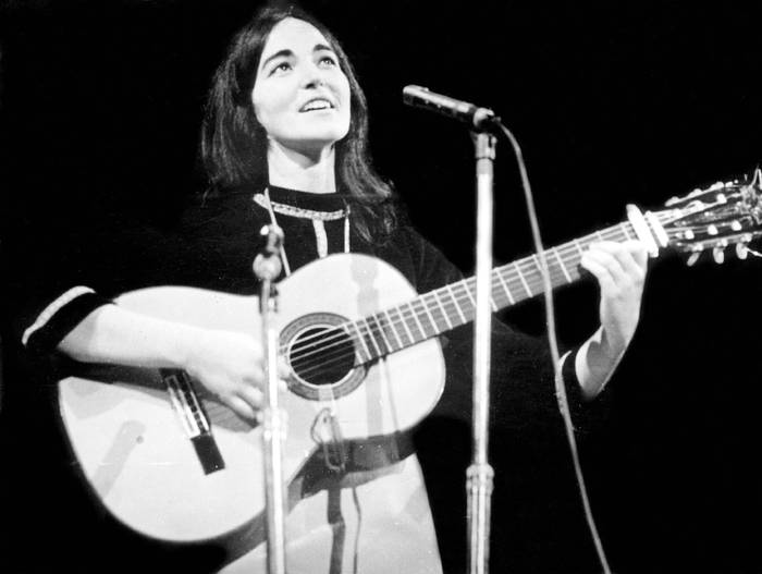 Hiru emazte kantari gogoratuko dituzte igandean Saran