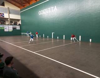 Umore Onako pilotariek partida bat irabazi eta bestea galdu egin dute Larraunen kontra