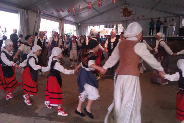 Tapia eta Leturiarekin trikiti festa egingo da Santio egunez