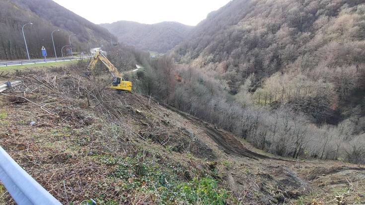 N-121-A errepidearen bikoizte lanekin segitzeko, hasi dira lanean Belateko eta Almandozko tunelen arteko zatian