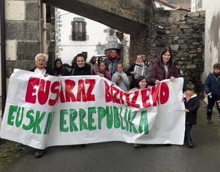 Euskararen Eguna lagunartean ospatu dute Areson