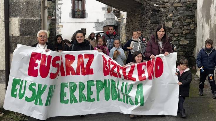 Euskararen Eguna lagunartean ospatu dute Areson