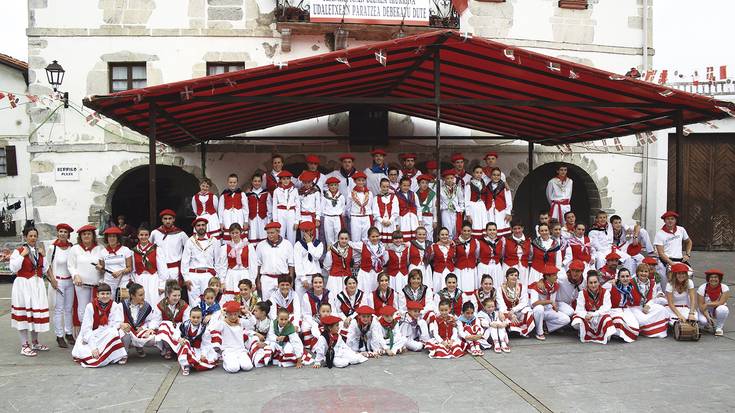 Julen Oskozek, etzi abiatuko diren Arantzako bestei buruzkoak kontatu dizkigu