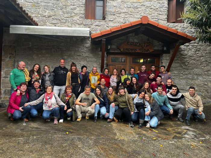 Aniztarrak eta berroetarrak ederki sagardotegi giroan