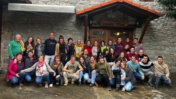 Aniztarrak eta berroetarrak ederki sagardotegi giroan