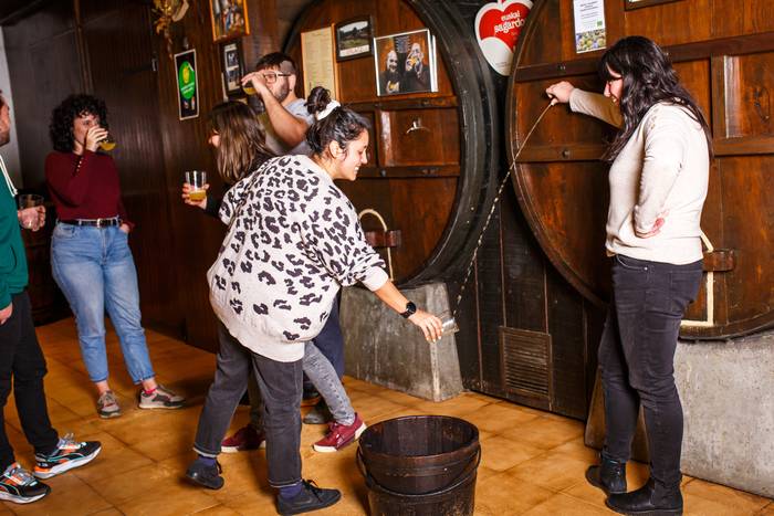 «Sagardoa eta sagardotegiaren historia ezagutzeko bisita gidatuak egiten ditugu Olan»