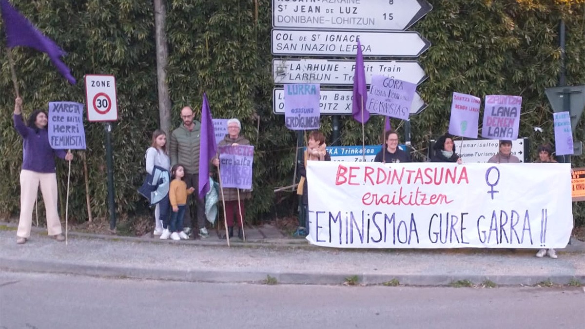 Xaretako mugimendu feministak Saran egin du Emakumearen Eguneko hitzordua