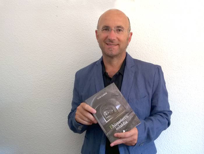 Luis Garderekin literatur solasaldia izanen dute ekainaren 9an Donezteben
