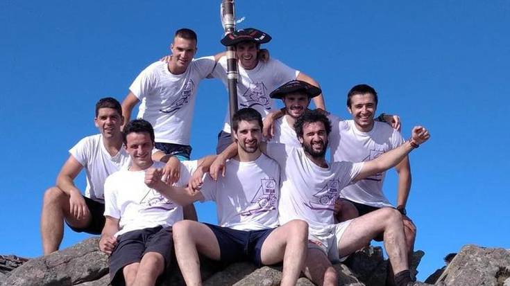 Malerrekako zortzi gaztek Bostorratz-Mendaur mendi erronka egin dute