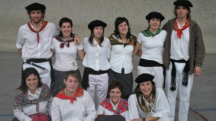 Garai bateko dantza luzea berreskuratu nahian ari dira Legasan