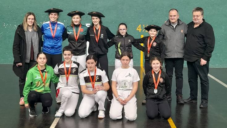 Nafarroako Kirol Jokoetan nesken buruz buruko pilota txapelketaren finaletan lau txapel lortu dituzte eskualdeko pilotariek