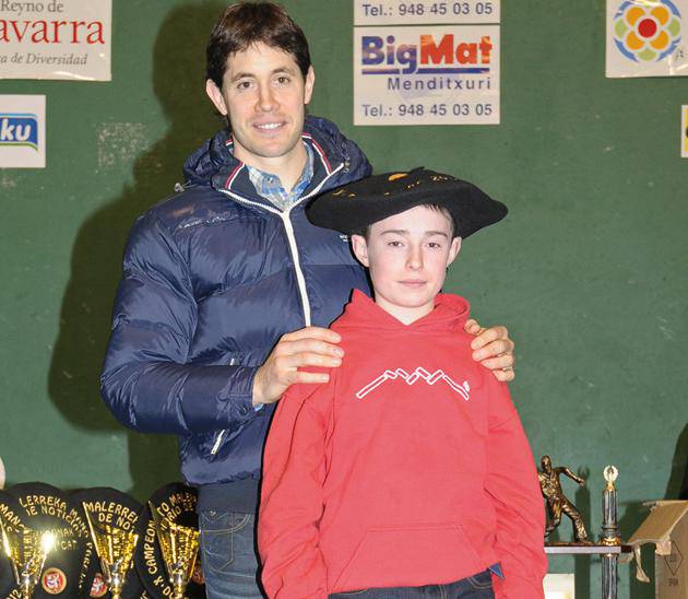 Beste txapel bat Iker Salaberriarentzat 