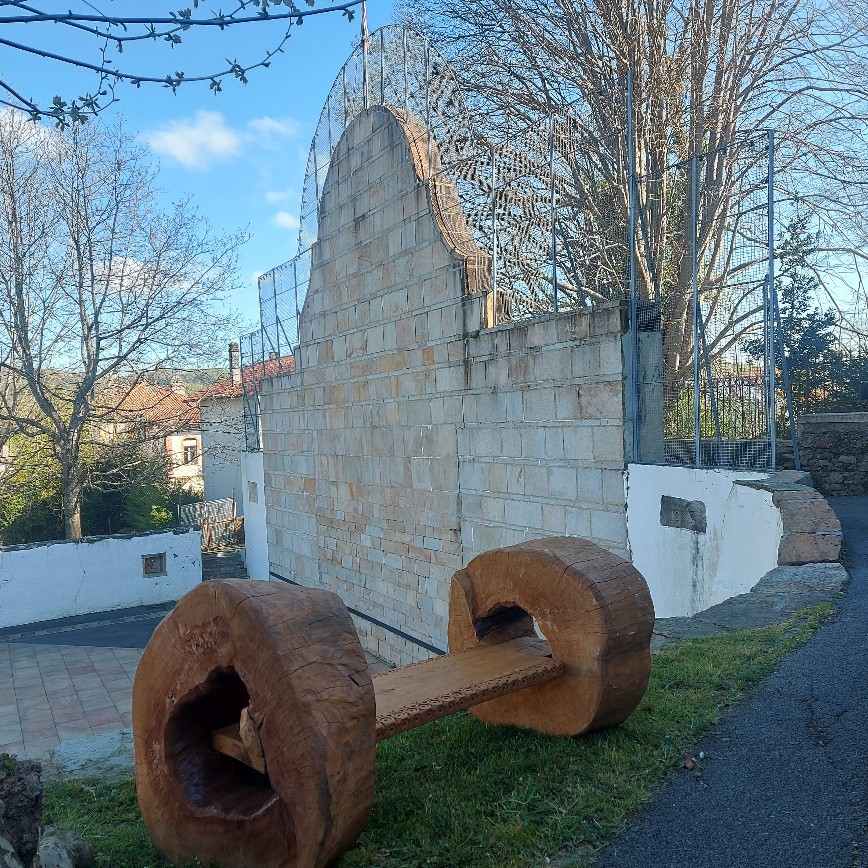 Sarako plazako errebote gainean aulkia eman dute